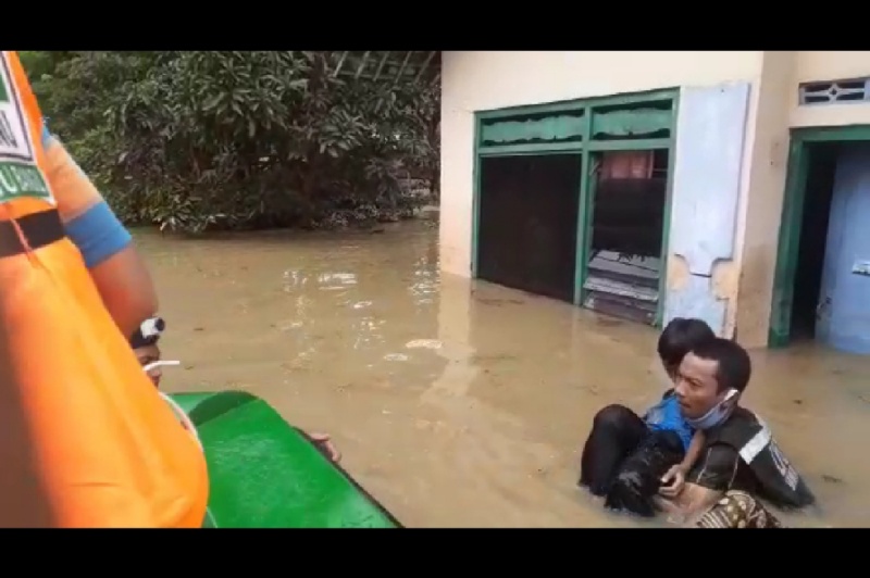 Semakin Meluas, LPBINU Lumajang Turut Serta Tangani Banjir Jombang