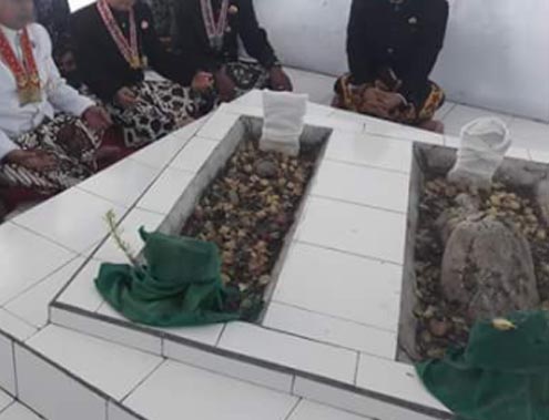 Makam Eyang Joyo Dipo Pasrujambe Lumajang