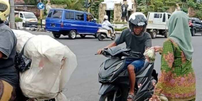 Muslimat NU Kedungjajang Berbag di Bulan Ramadan Muslimat NU Kedungjajang Berbag di Bulan Ramadan