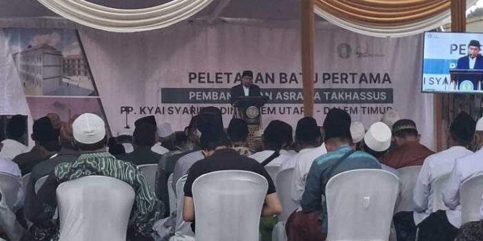 Peletakan batu pertama pembangunan asrama takhassus daltim Syarifuddin Peletakan batu pertama pembangunan asrama takhassus daltim Syarifuddin